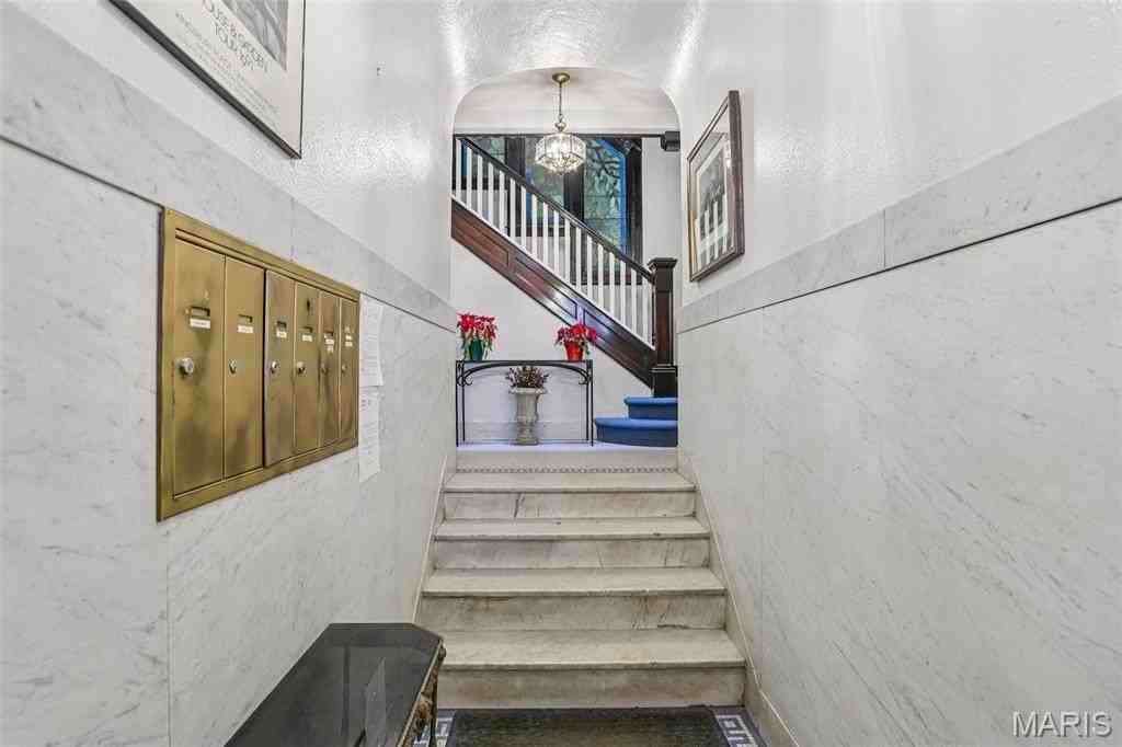 5539 Waterman Blvd #2N - Photo 5 of 49