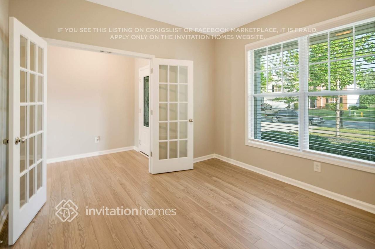 1922 Kingstree Dr - Photo 2 of 28
