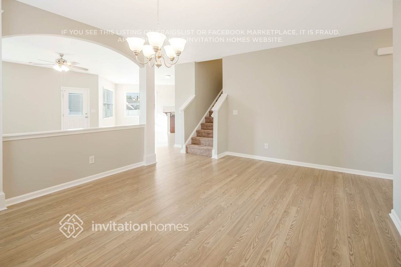 1922 Kingstree Dr - Photo 5 of 28