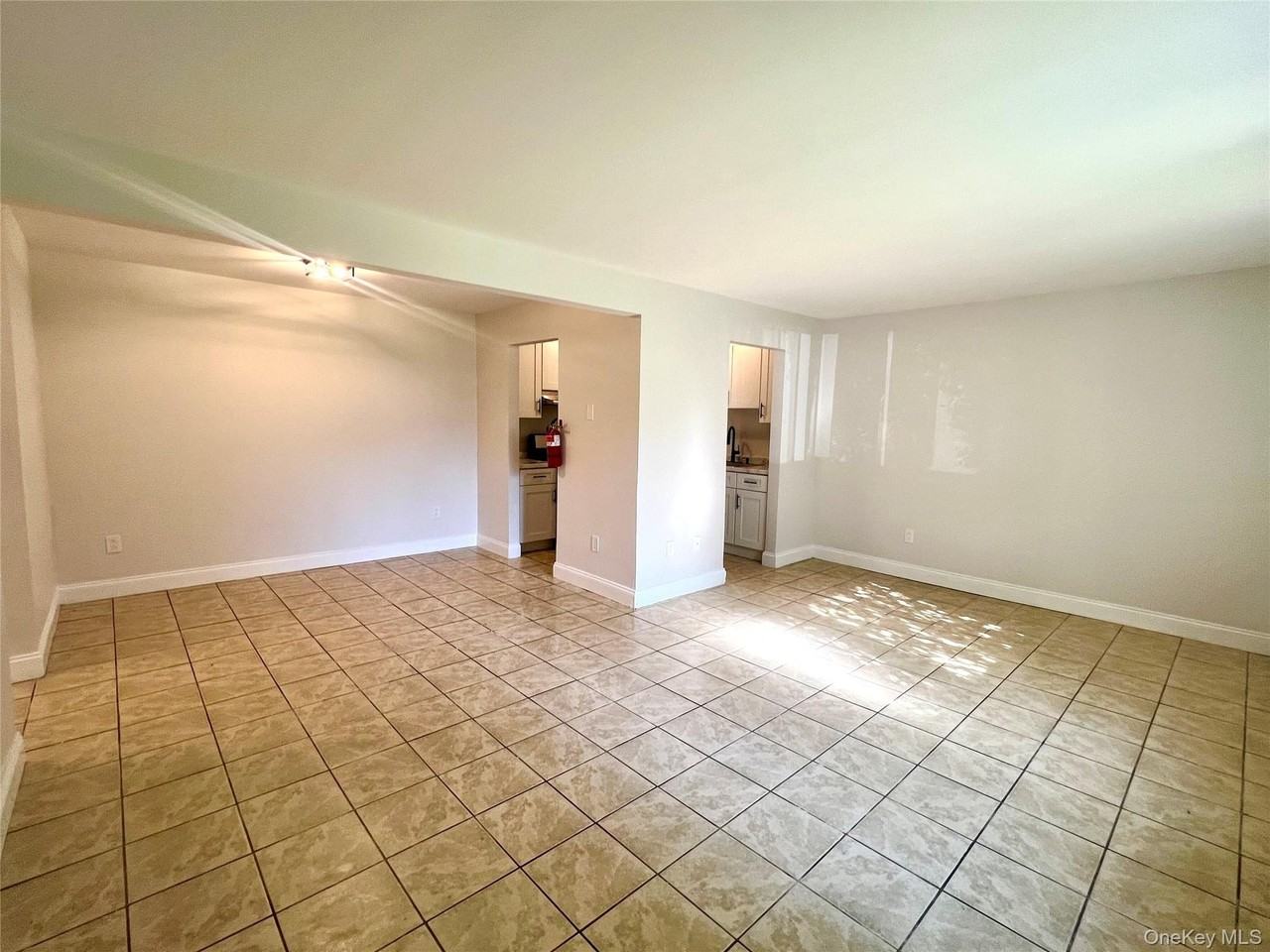 25 Ruth Ct - Photo 6 of 16