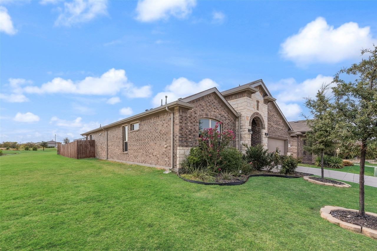11229 Guinness Dr - Photo 3 of 28