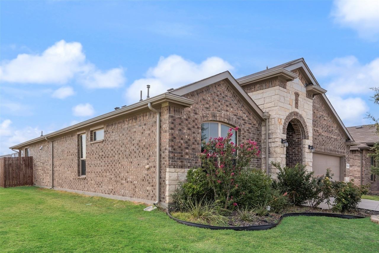 11229 Guinness Dr - Photo 4 of 28