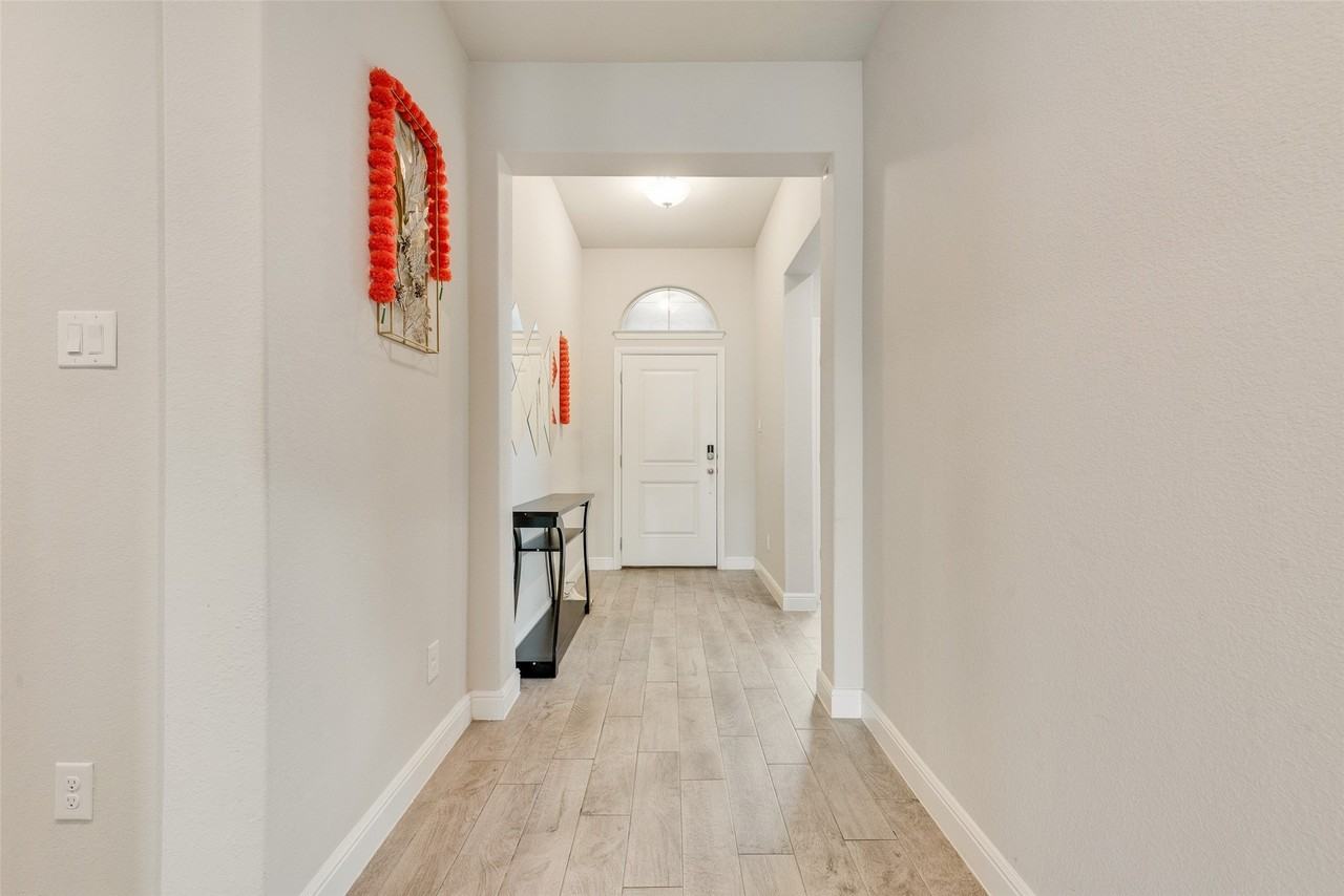 11229 Guinness Dr - Photo 5 of 28