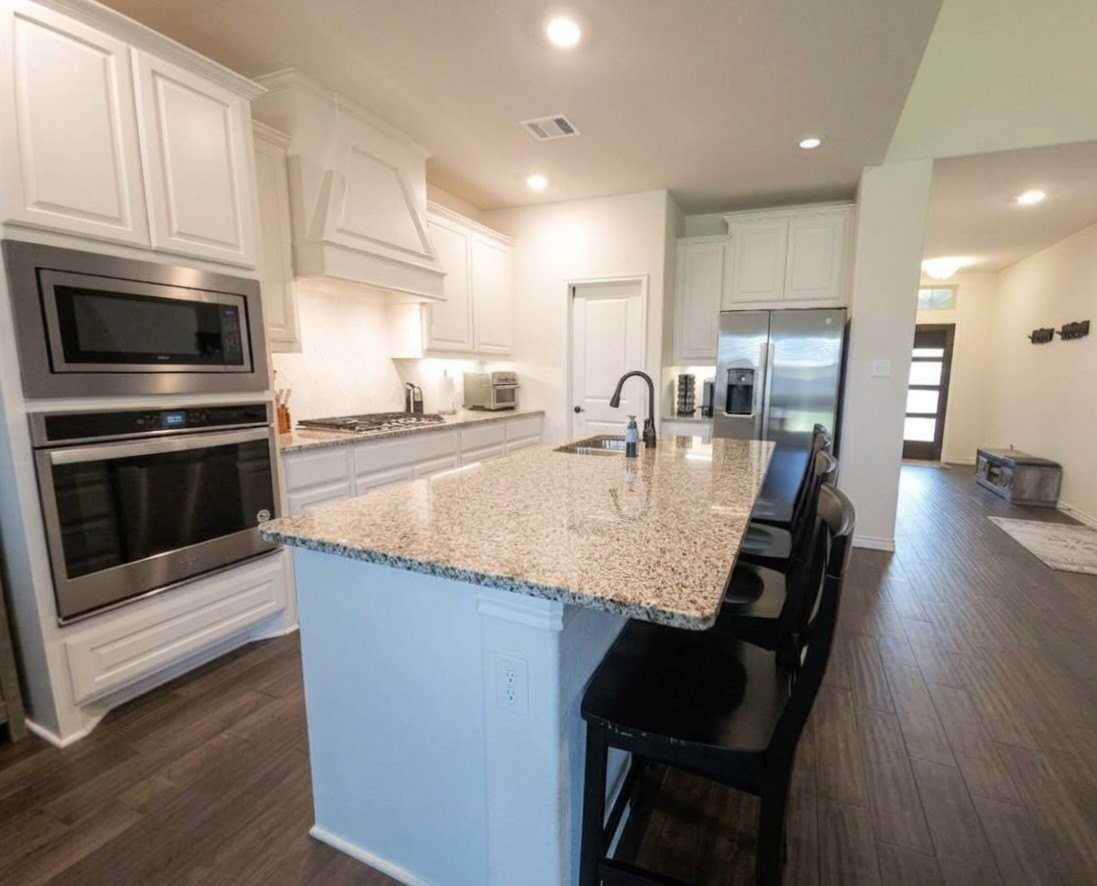 1056 Sublime Dr - Photo 5 of 17