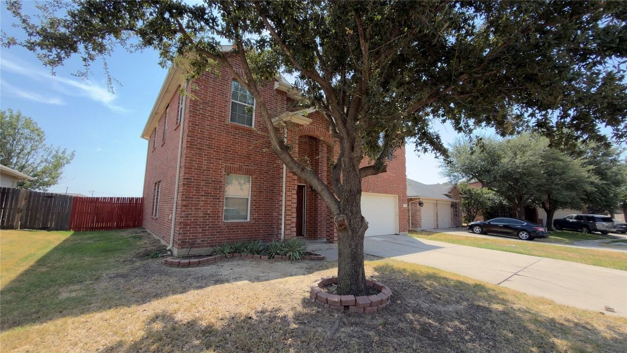 1740 Quail Springs Cir - Photo 2 of 23