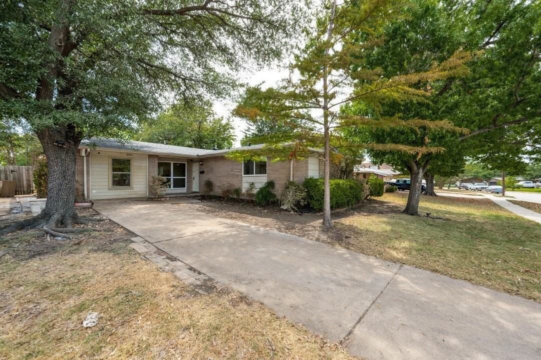 2314 Briarwood Ln - Photo 2 of 27