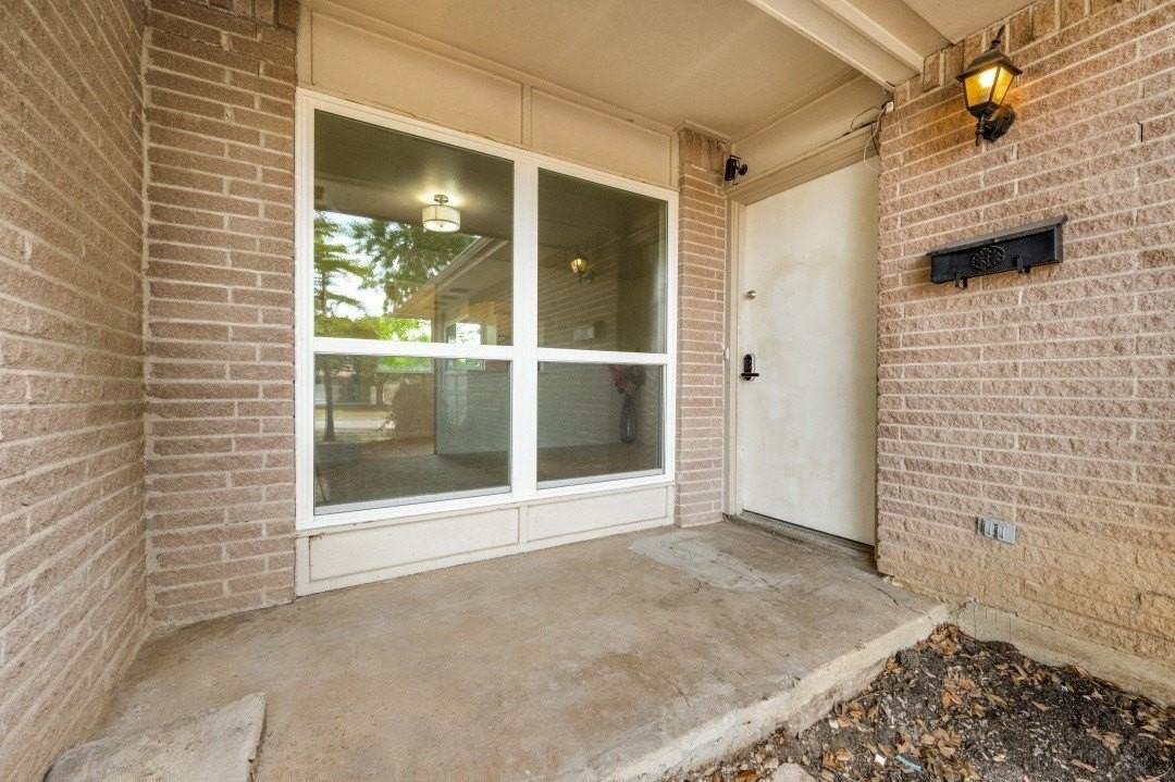 2314 Briarwood Ln - Photo 3 of 27