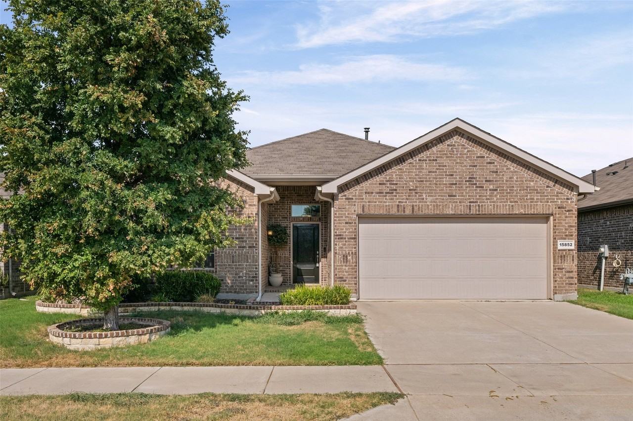 15852 Back Nine Rd - Photo 4 of 37