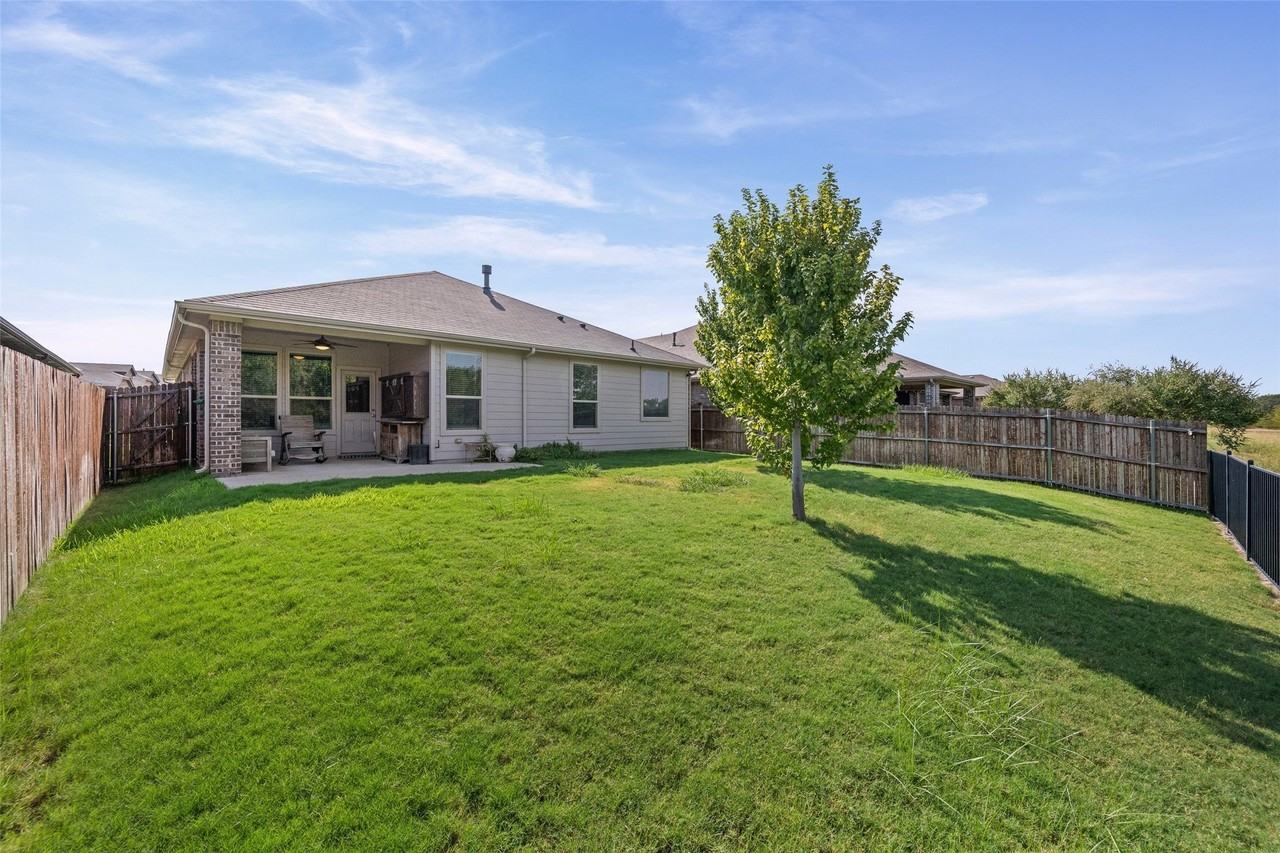 15852 Back Nine Rd - Photo 7 of 37