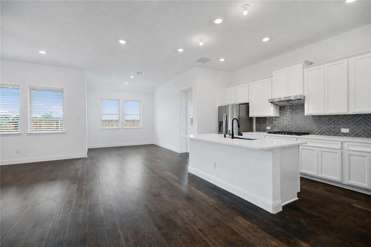2111 Sandpiper Way - Photo 3 of 16