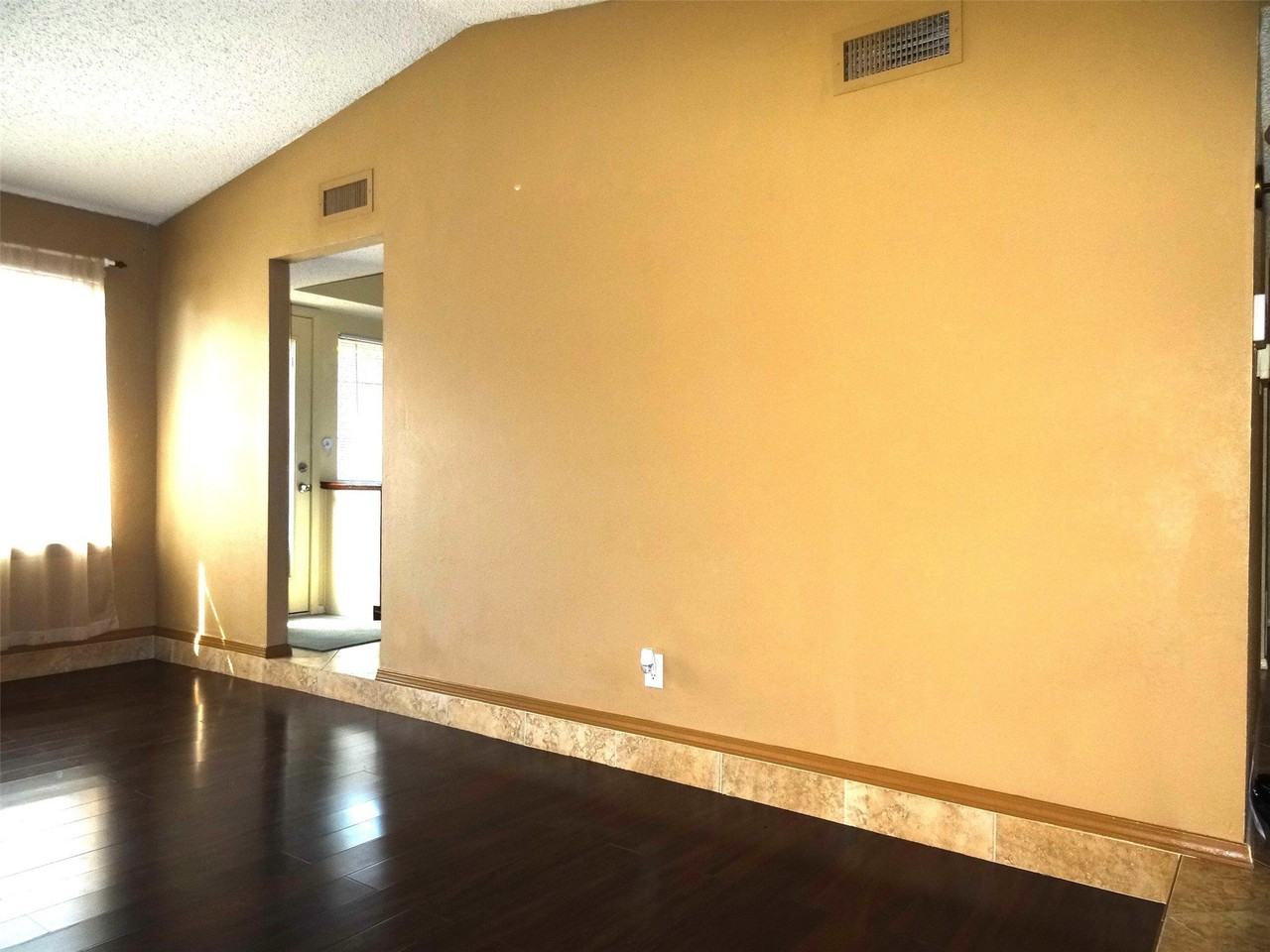 2517 Hollydale Dr - Photo 6 of 15