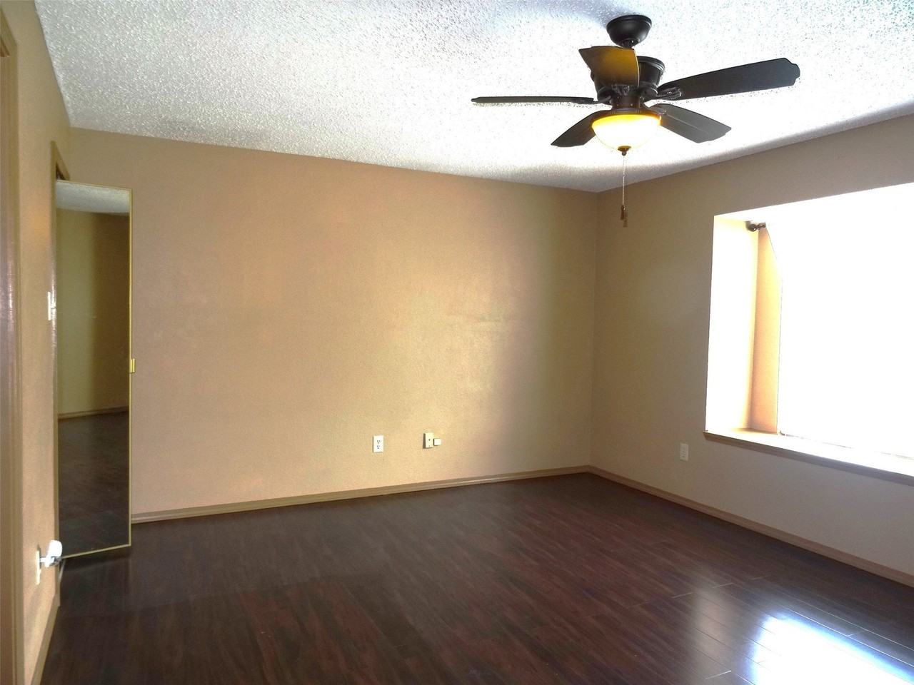 2517 Hollydale Dr - Photo 6 of 10
