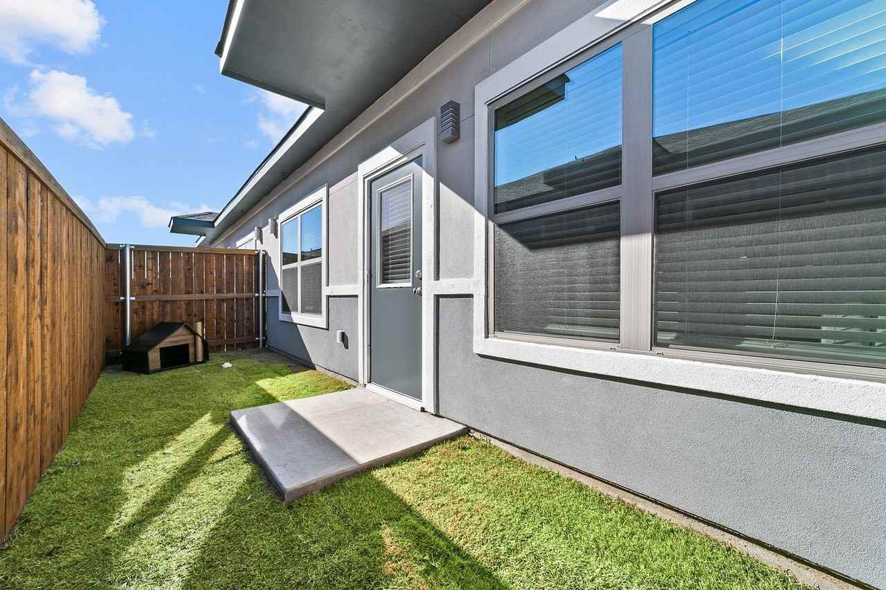 1404 Glee Blvd - Photo 2 of 3
