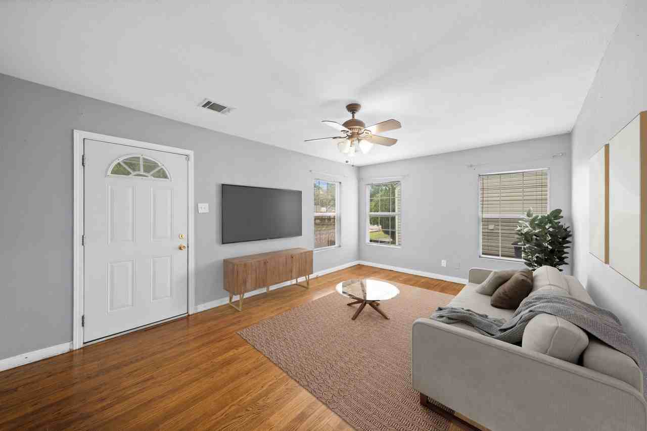 3324 W Clarendon Dr - Photo 3 of 15