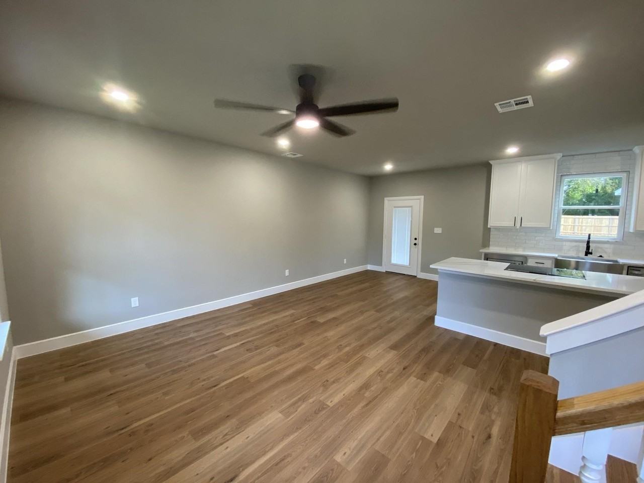 423 W Monterey St - Photo 2 of 18