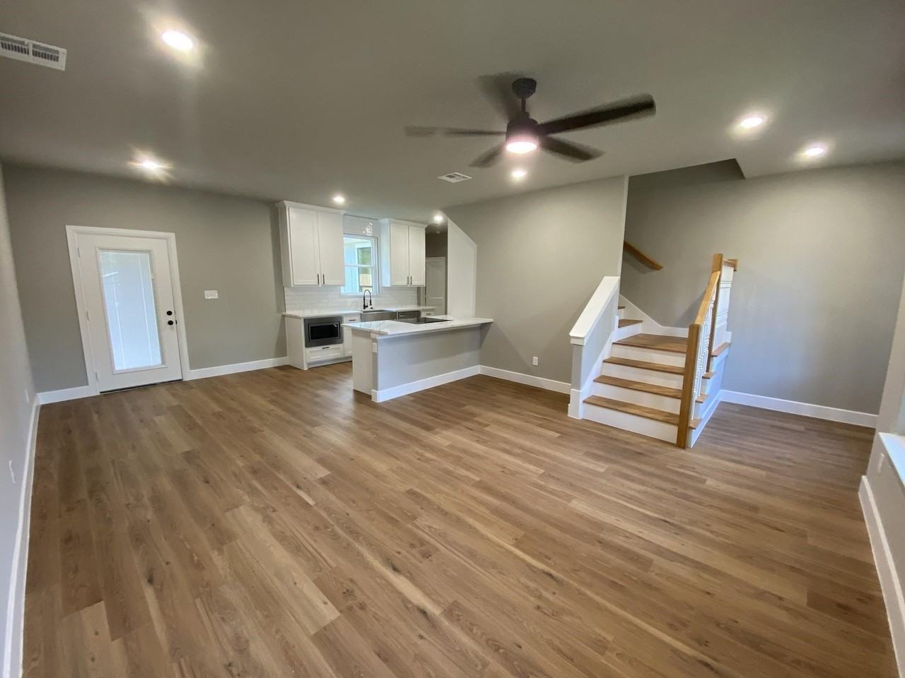 423 W Monterey St - Photo 3 of 18