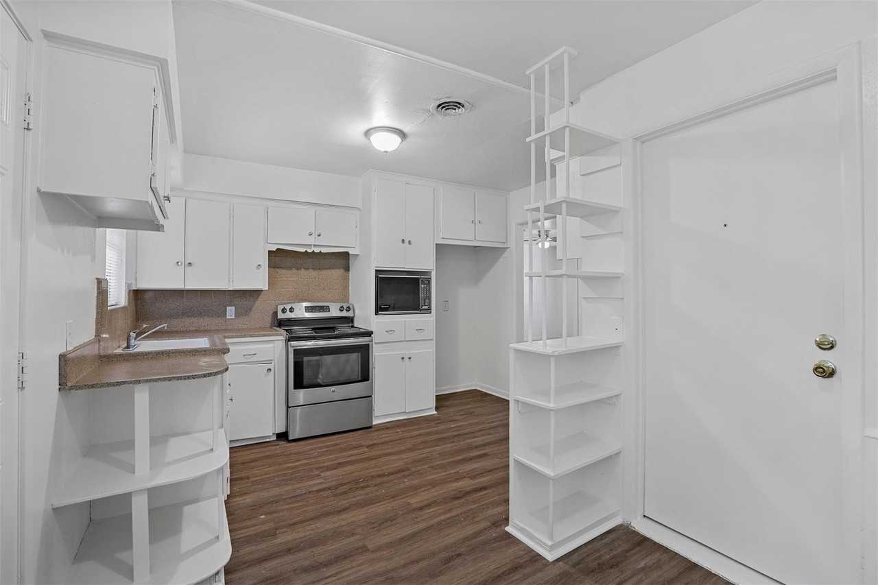 3406 Avon Dr - Photo 3 of 13