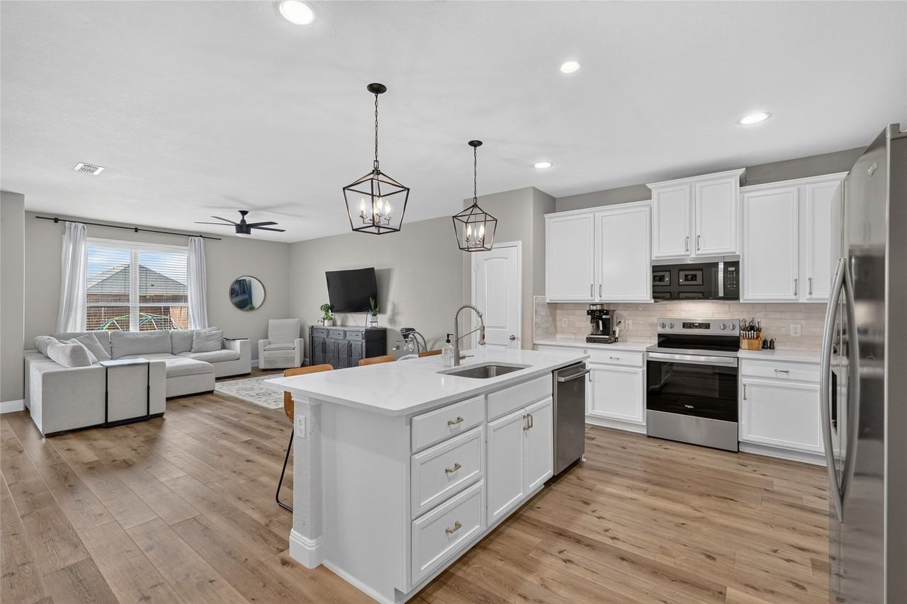 1722 Oak Glen Dr - Photo 2 of 21