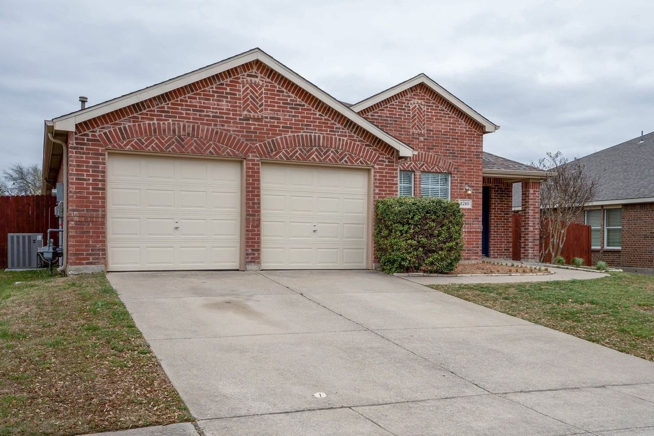1240 Miller Ln - Photo 2 of 36