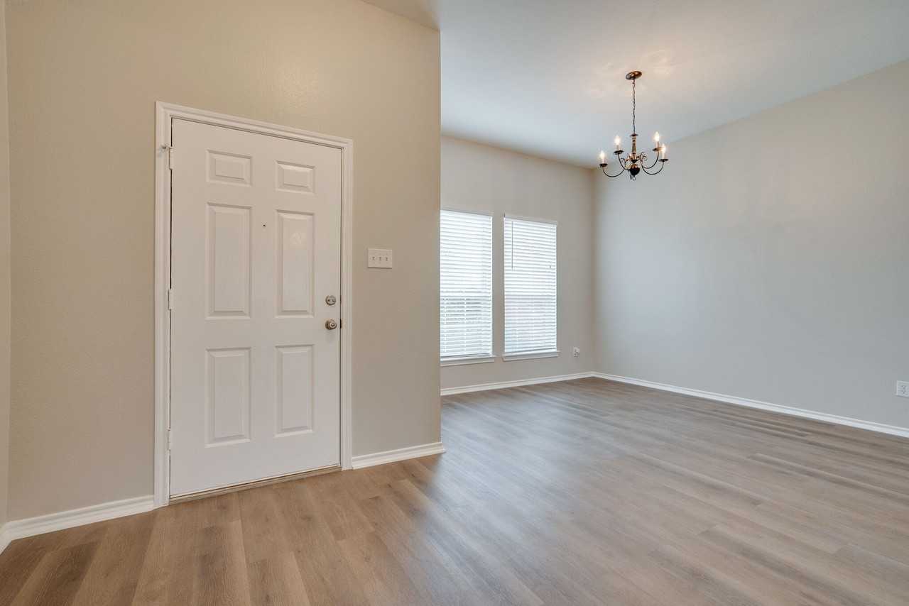 1240 Miller Ln - Photo 5 of 36