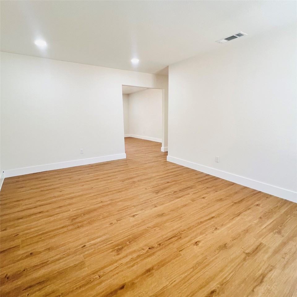 327 E Center St - Photo 5 of 19