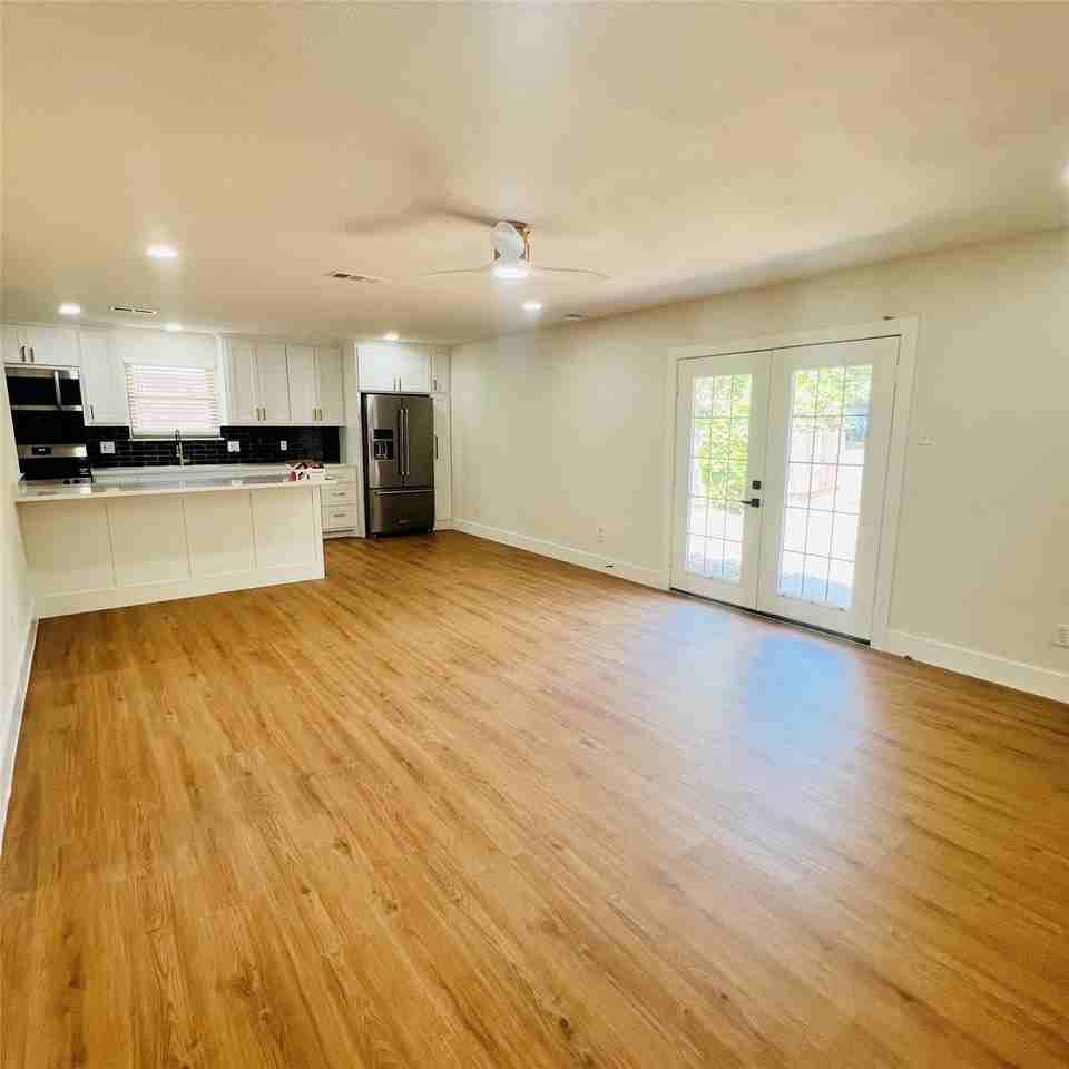 327 E Center St - Photo 6 of 19
