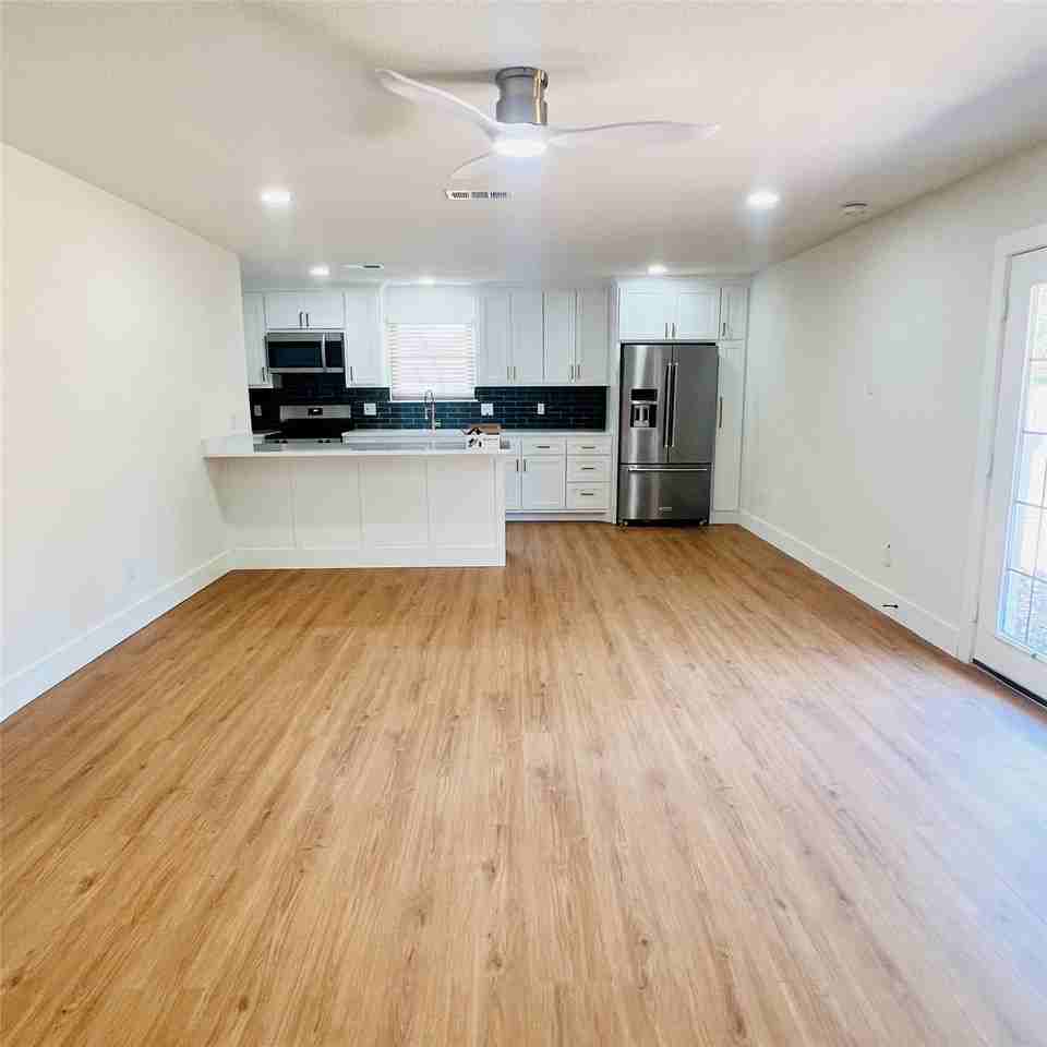 327 E Center St - Photo 7 of 19