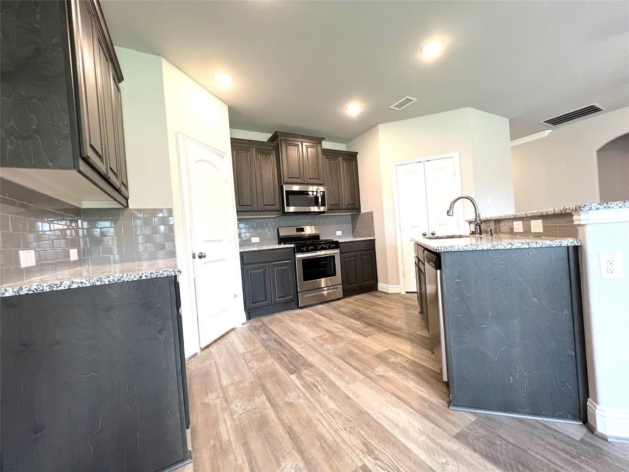4003 Cottontail Dr - Photo 4 of 20