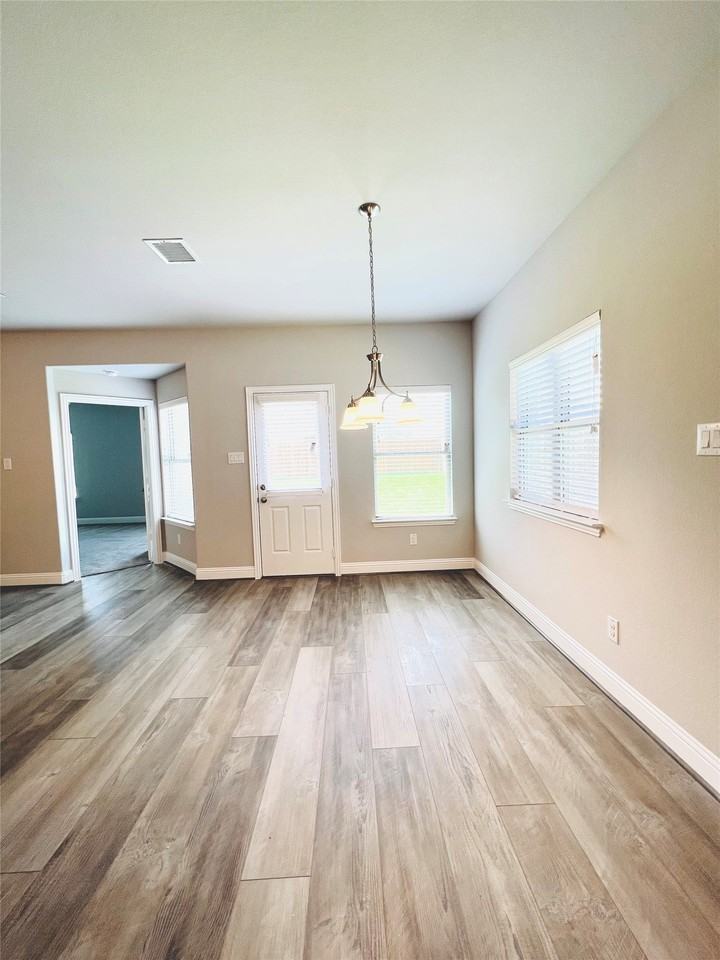 4003 Cottontail Dr - Photo 5 of 20