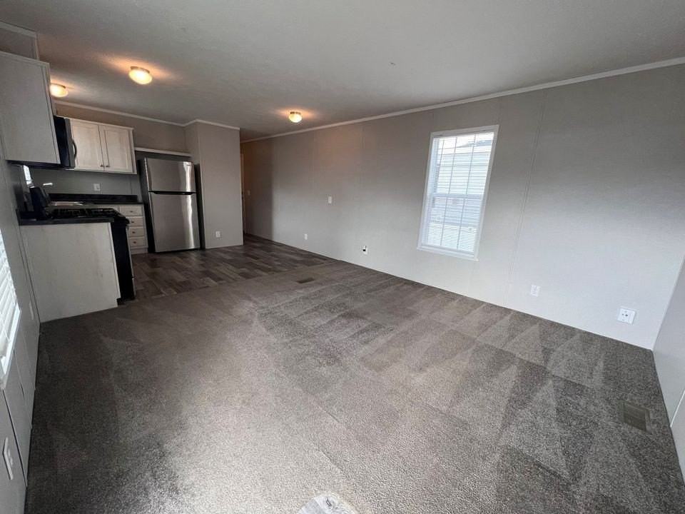 2402 Catalpa St #98 - Photo 2 of 6