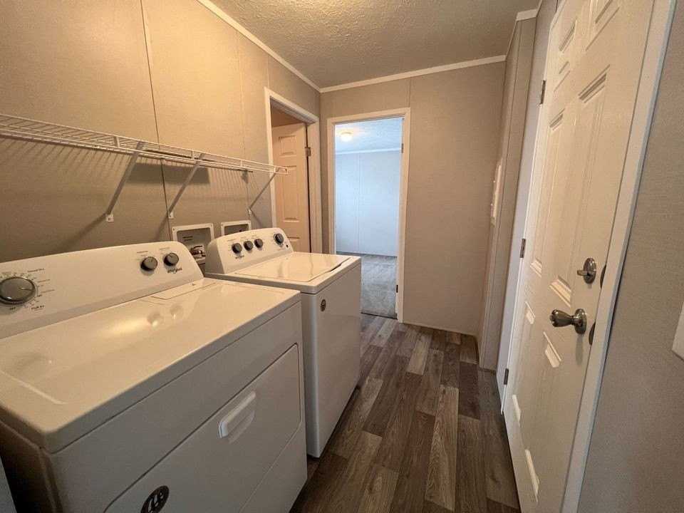 2402 Catalpa St #98 - Photo 4 of 6