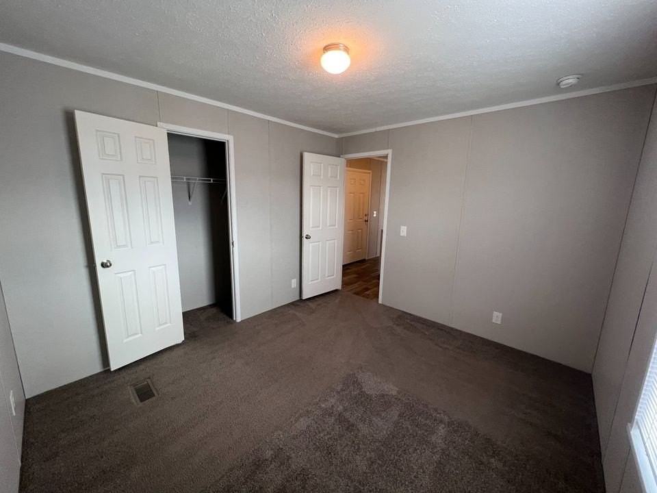 2402 Catalpa St #98 - Photo 5 of 6