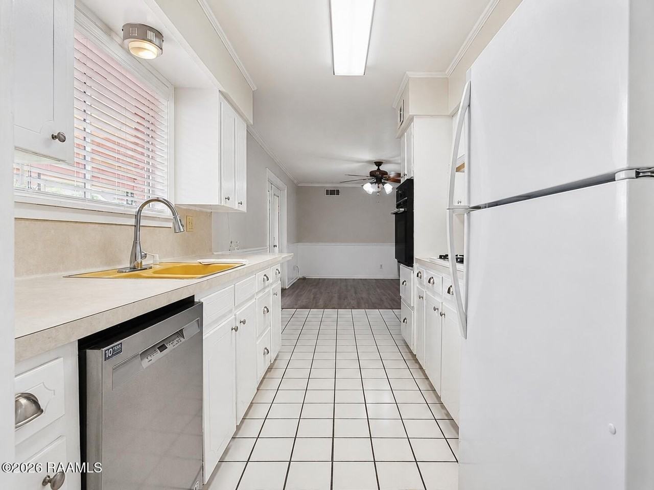 208 Mayard Dr - Photo 4 of 16