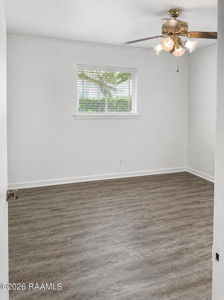 208 Mayard Dr - Photo 6 of 16