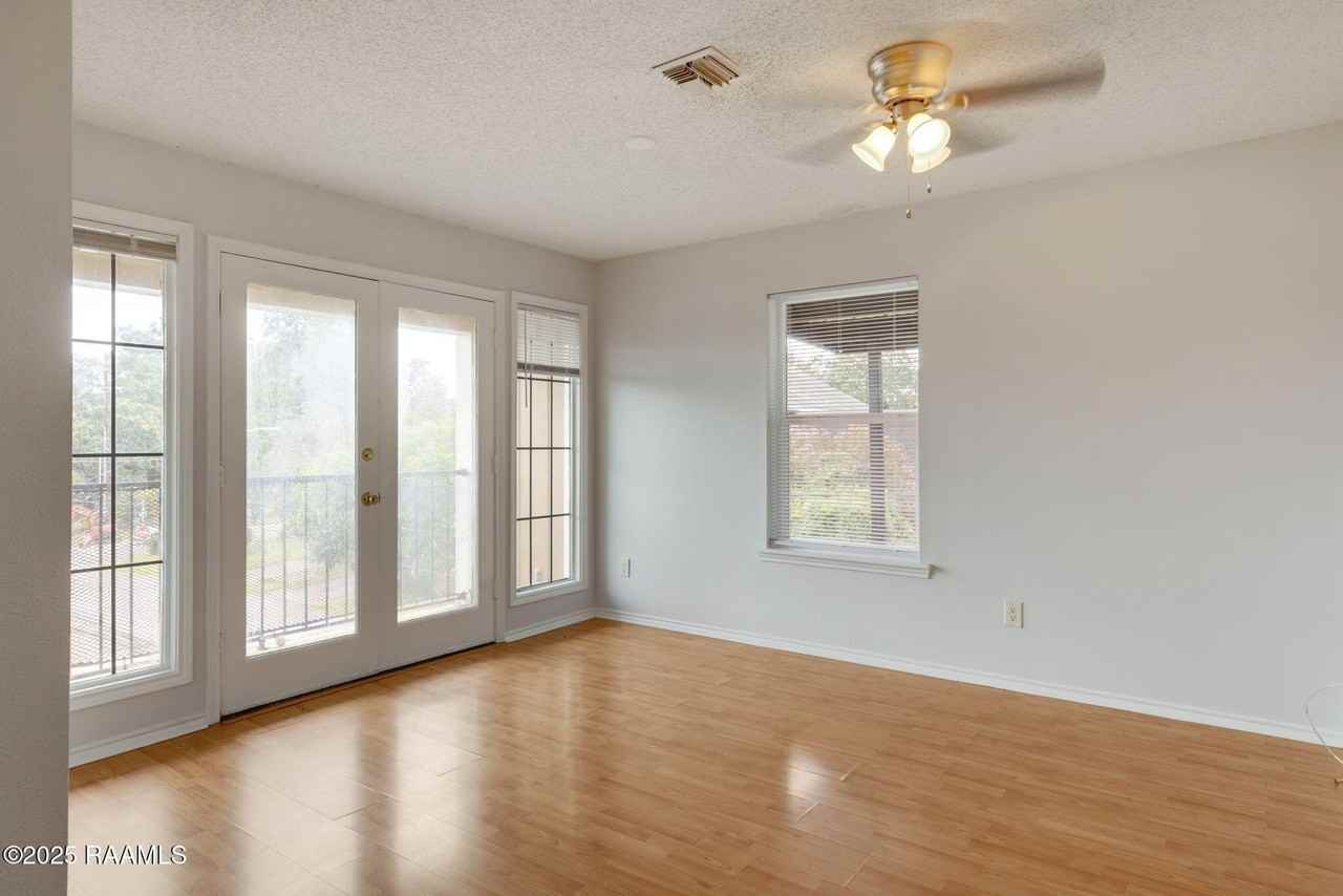 1318 Lee Ave #C6 - Photo 3 of 20
