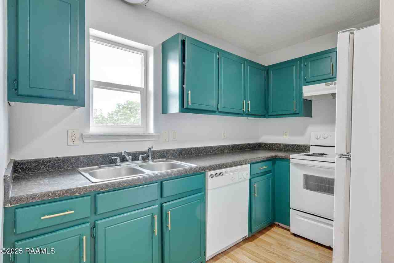 1318 Lee Ave #C6 - Photo 6 of 20