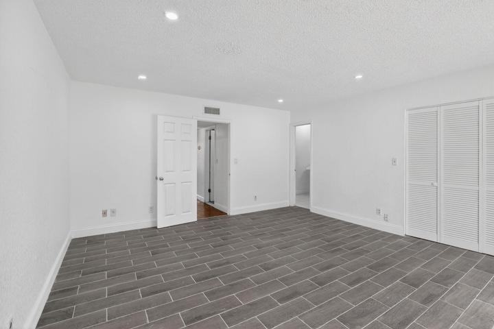 11556 Northwest 1st Street - Photo 4 of 8
