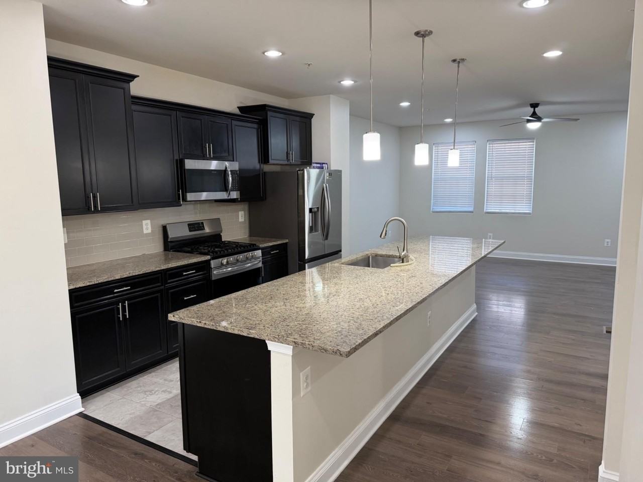 819 Herman Way - Photo 3 of 21
