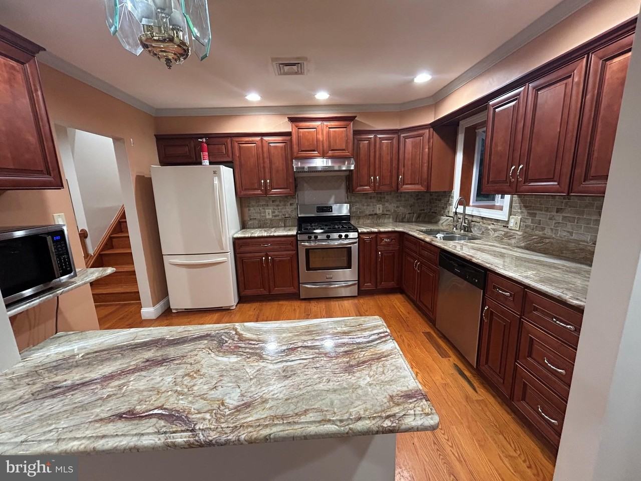 3131 Clive Ave - Photo 2 of 17