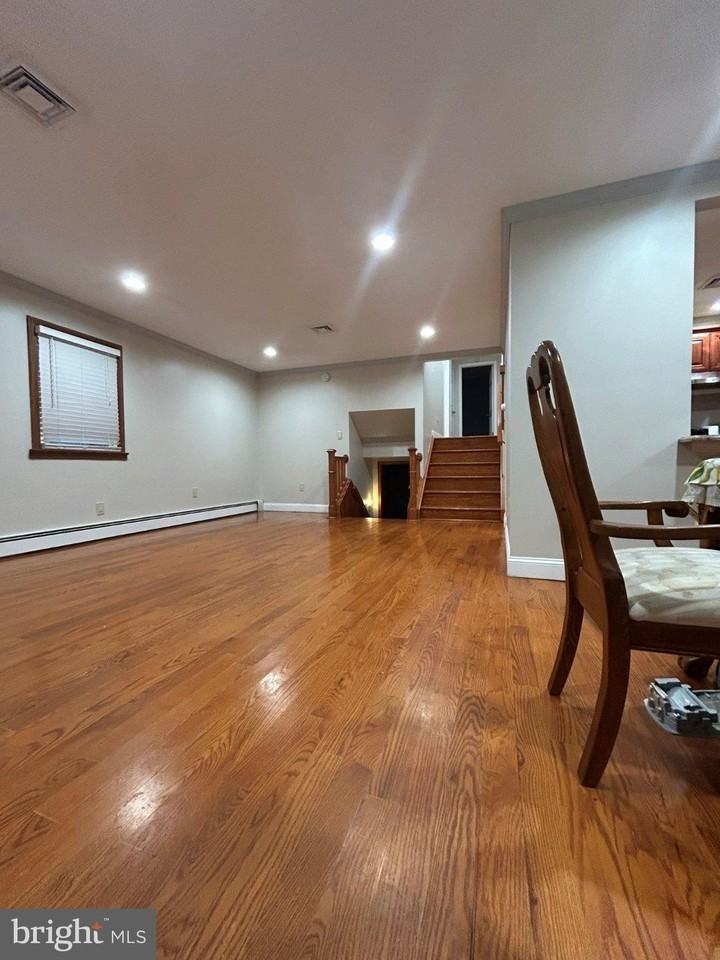 3131 Clive Ave - Photo 4 of 17