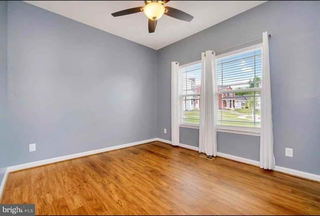 106 Ridgeway St - Photo 6 of 12