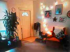 featured image of 723 East St