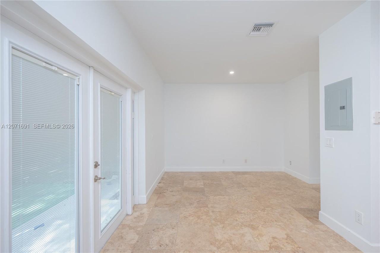 16219 Emerald Cove Road - Photo 6 of 8