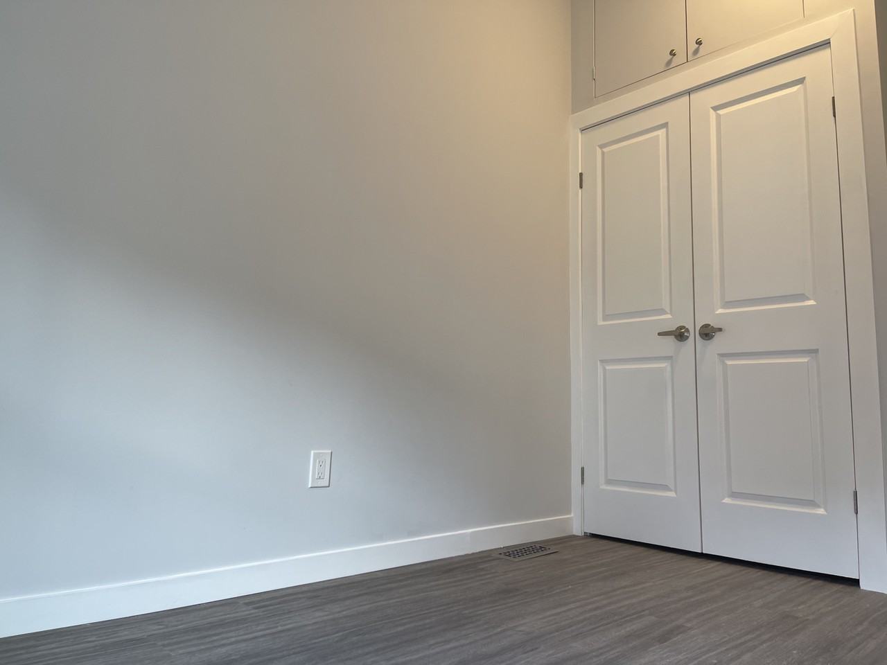 980 Ossington Avenue - Photo 5 of 13