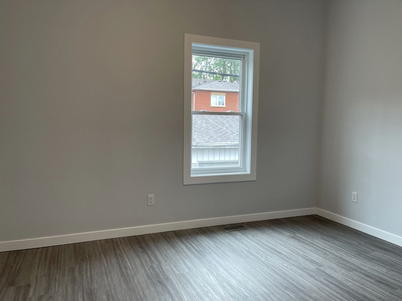 980 Ossington Avenue - Photo 7 of 13