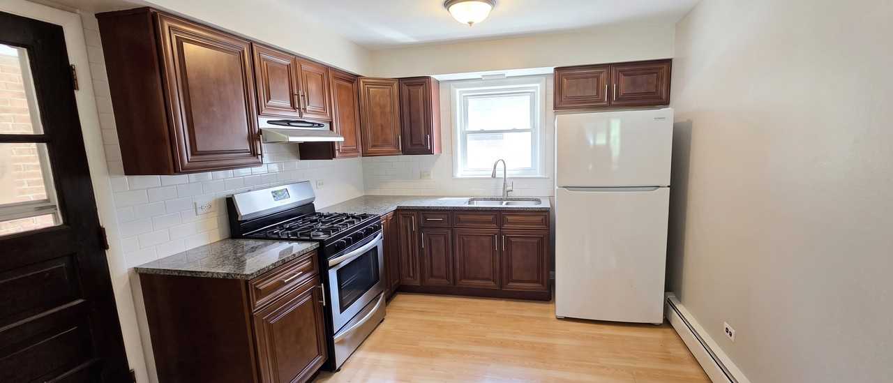 7427 Dixon St #F - Photo 4 of 8