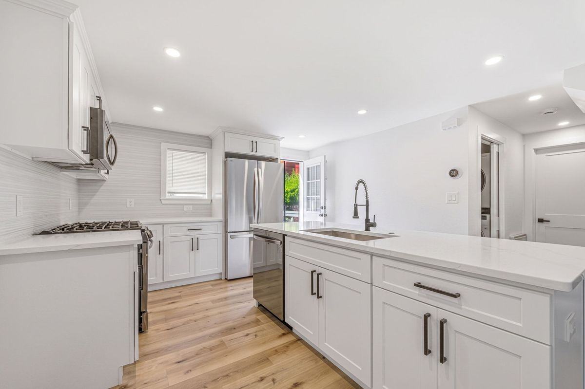 87 Stetson St - Photo 2 of 17