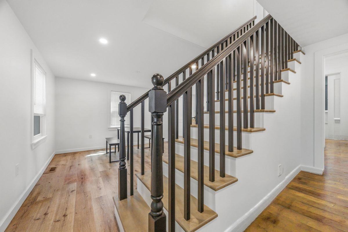 87 Stetson St - Photo 3 of 17