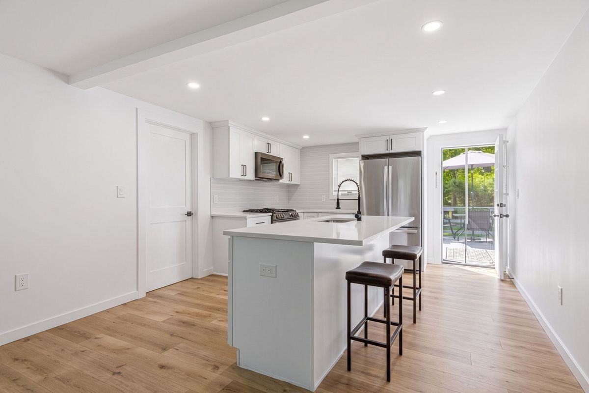 87 Stetson St - Photo 5 of 17