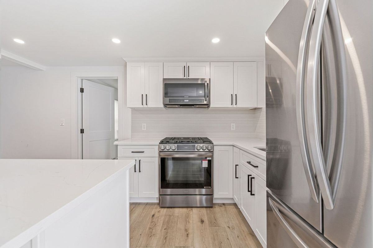 87 Stetson St - Photo 6 of 17